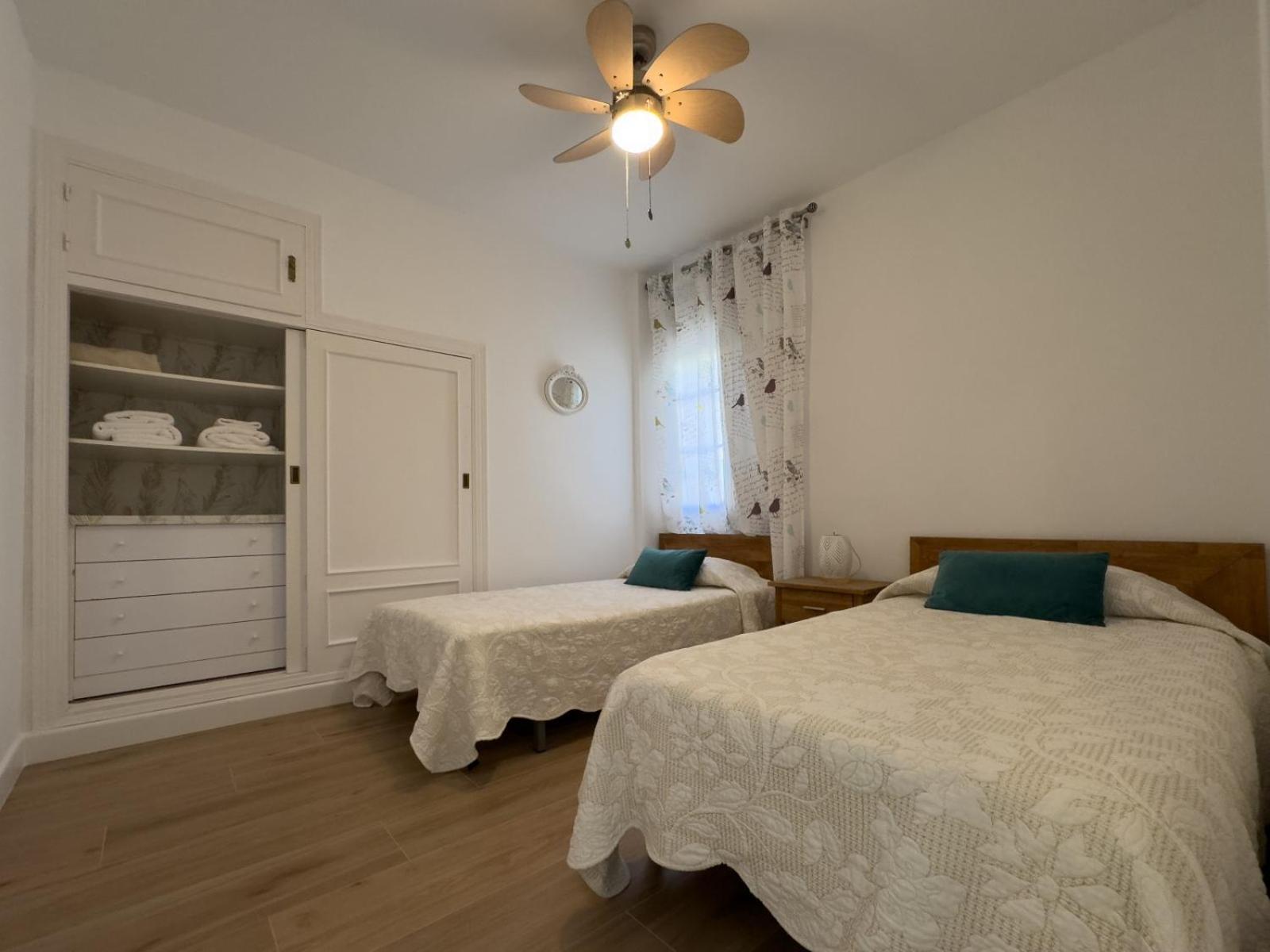 La Tortuga I, encantador apartamento con garaje en primera línea de playa Tarifa Exterior foto