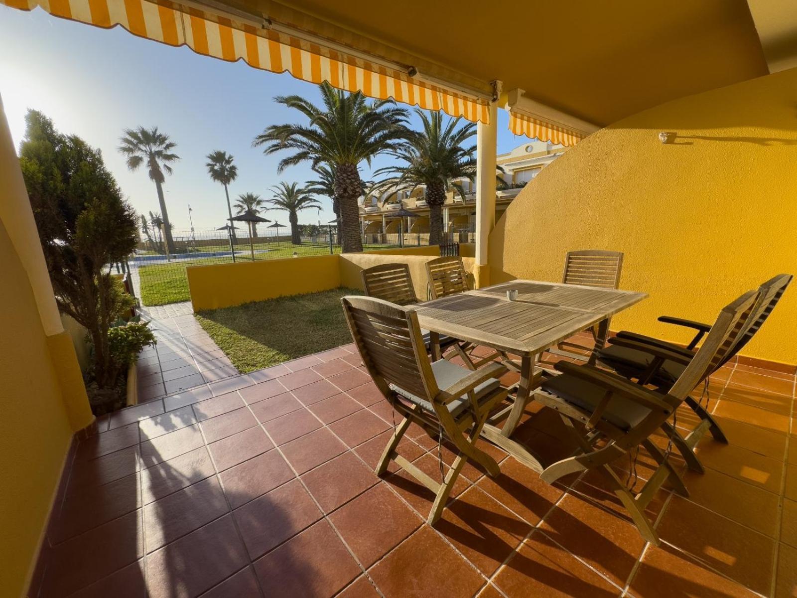 La Tortuga I, encantador apartamento con garaje en primera línea de playa Tarifa Exterior foto