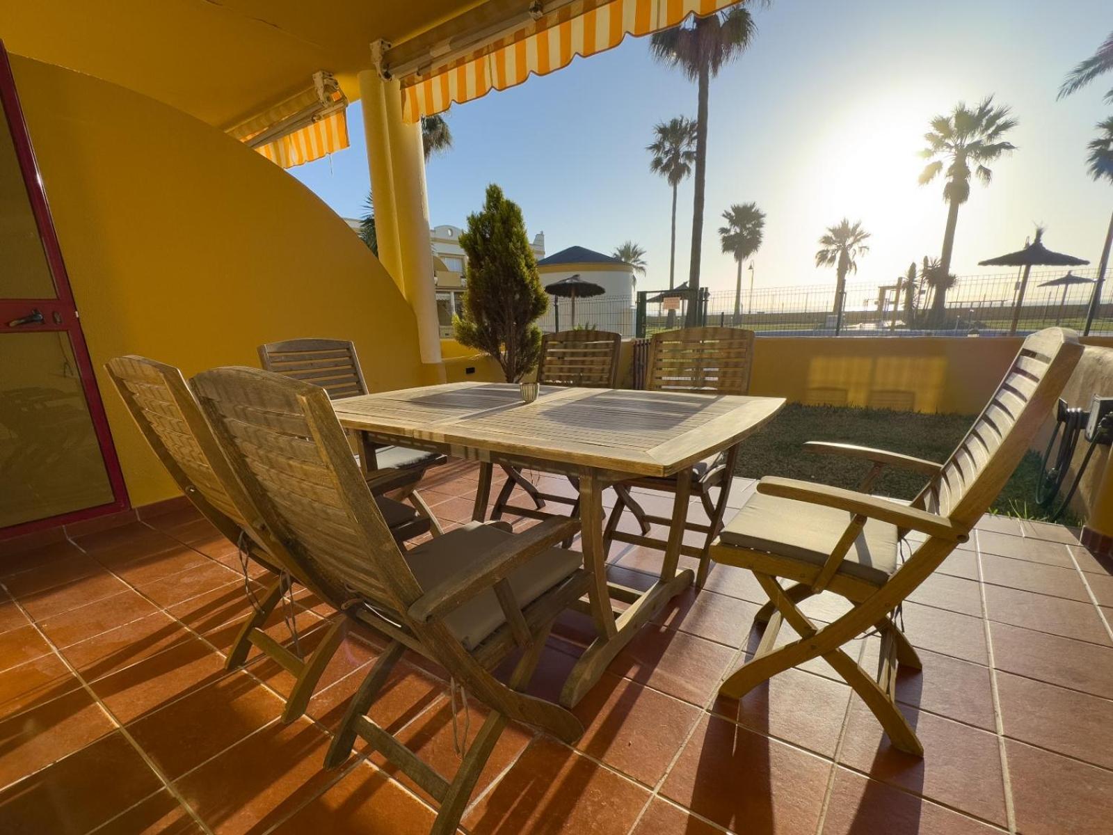 La Tortuga I, encantador apartamento con garaje en primera línea de playa Tarifa Exterior foto